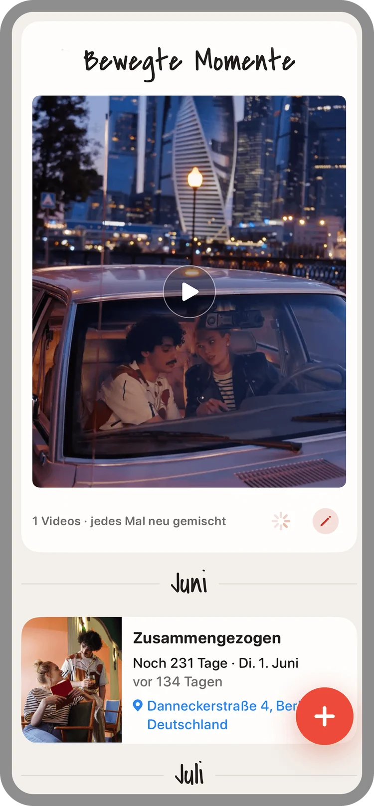 Die Kachel „Bewegte Momente“ mit Abspielknopf: Eure kurzen Videos, jedes Mal neu gemischt